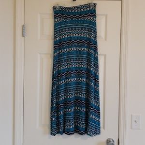 Long skirt, mid waisted